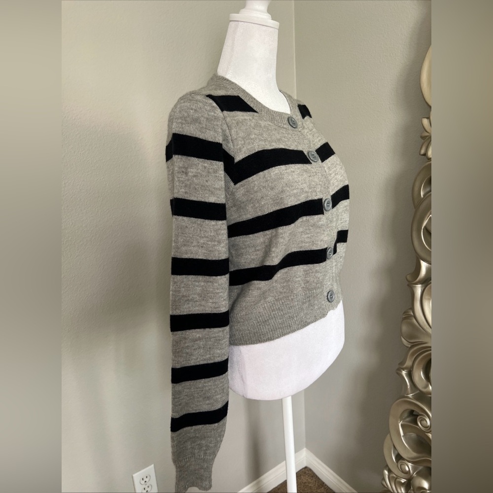 TFY Collection Grey/Black Striped Crewneck Button Front Cropped Cardigan XS - Picture 4 of 8